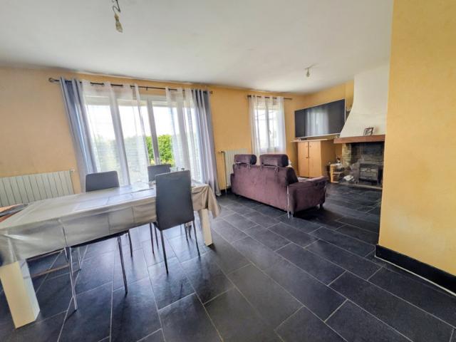 Maison familiale 7 pièces sur sous sol total Proche Beauvai