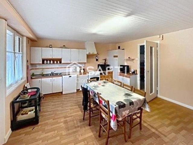 Maison familiale dépendance en pierres