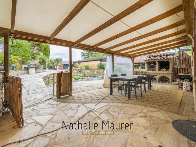 Maison familiale 8 pièces 5 chambres cour dépendances jardin