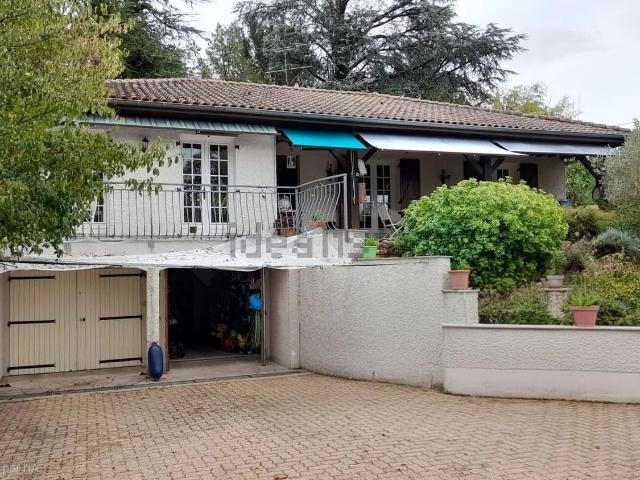 Maison, Fareins