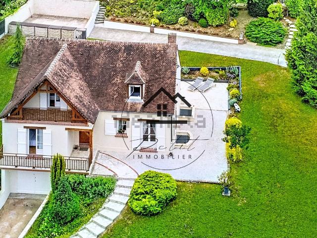 Maison, Fitz James