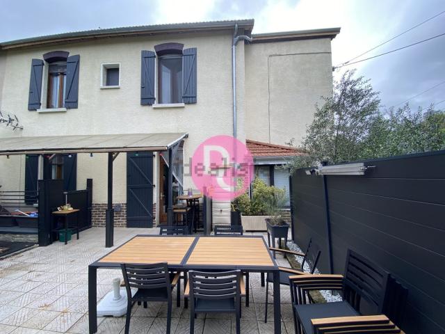 Maison, Firmi