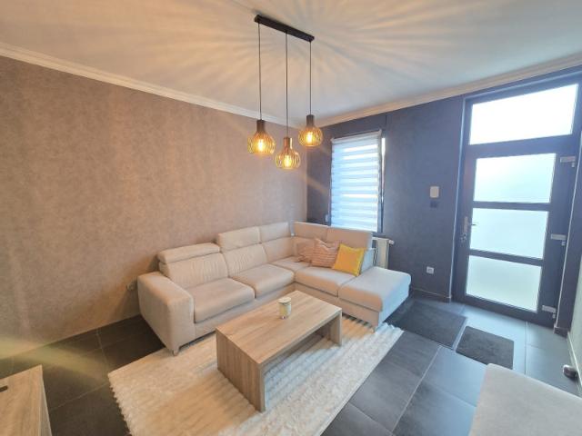 Maison fraîchement rénovée 2 chambres avec grand jardin