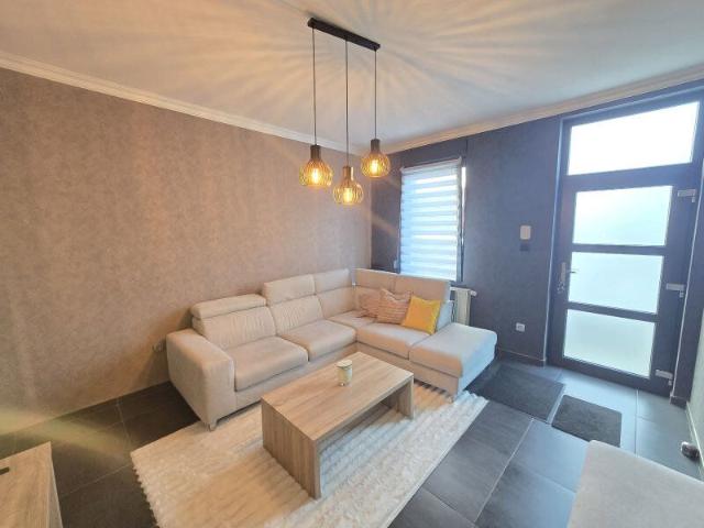 Maison fraîchement rénovée 2 chambres avec grand jardin