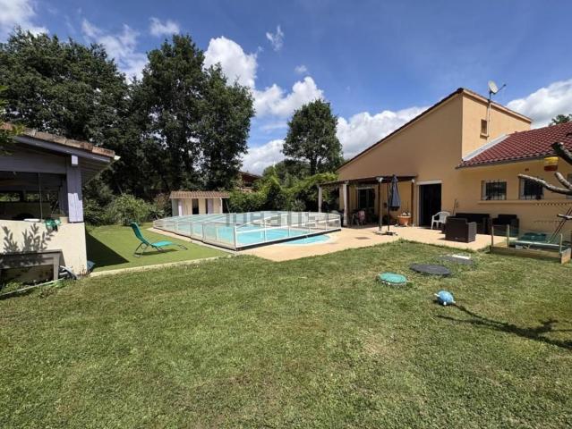 Maison, Fronton
