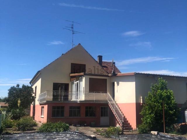 Maison, Keskastel