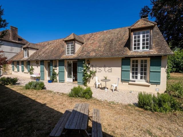 Maison, Houdan