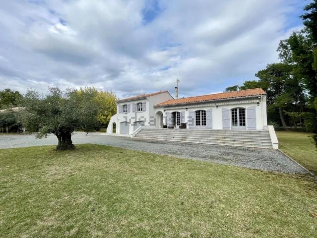 Maison, Hourtin
