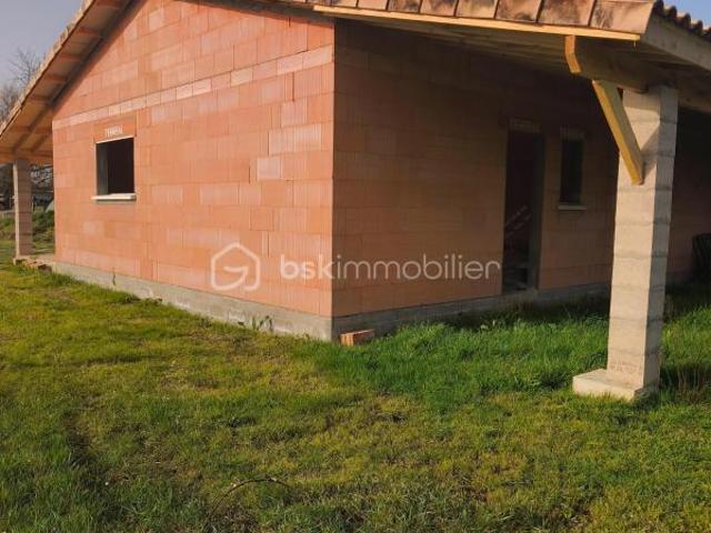Maison hors d’eau à terminer avec terrain – Fort potentiel