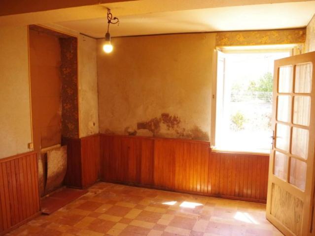 Maison habitable de plain pied à rénover