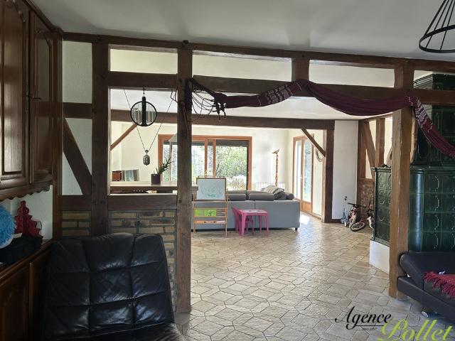 Maison habitable de suite avec carport, cave, parc, étang
