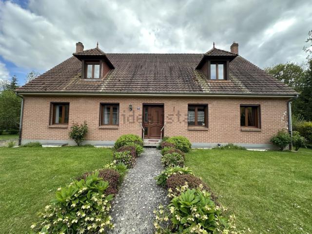 Maison, Hangard