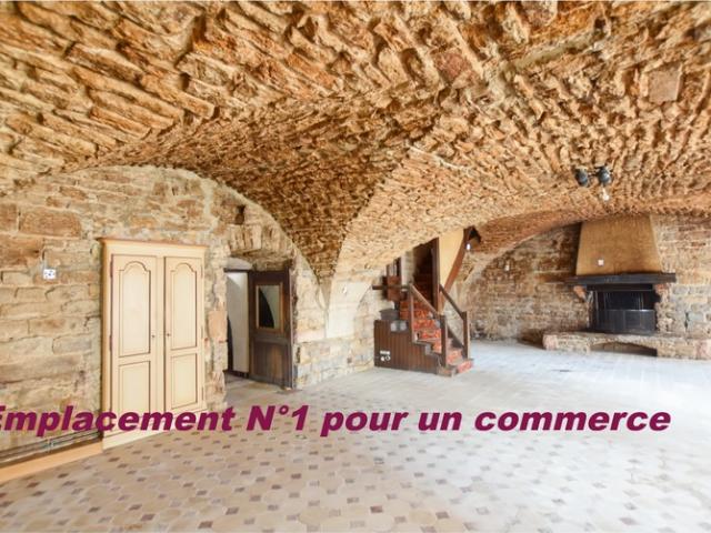 Maison historique du XII ème siècle de 471 m2, avec partie commerce à COUCHES 71 en BOURGOGNE