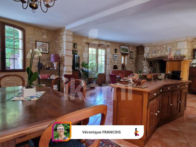 Maison historique en pierre avec dépendances et parc arboré 170m² Liorac sur Louyre