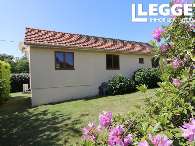 Maison immaculée de deux chambres avec un joli jardin au cœur d'un joli village français