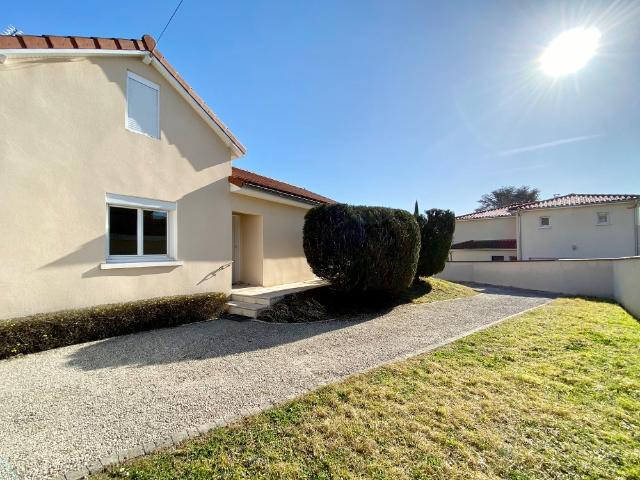 MAISON IMPECCABLE DE PLAIN PIED AU CALME AVEC SOUS SOL COMPLET ENTERRE