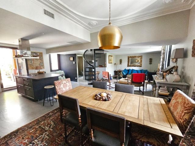 Maison intra muros avec garage et terrasse AIGUES MORTES
