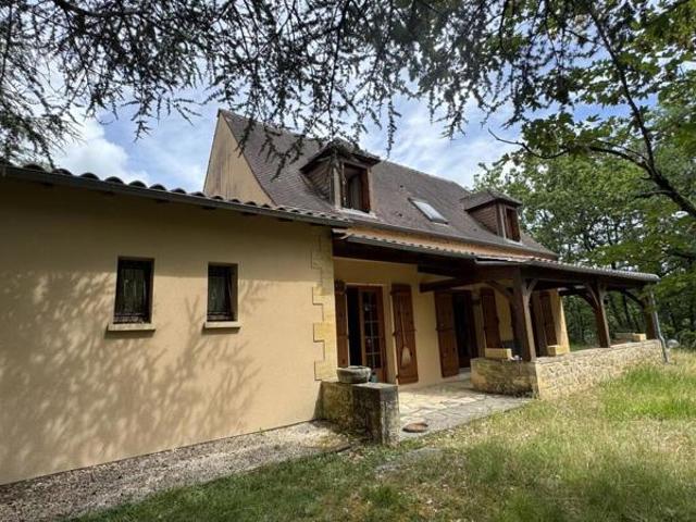MAISON INDÉPENDANTE AU CALME AVEC TERRAIN BOISÉ PROCHE COMMERCES