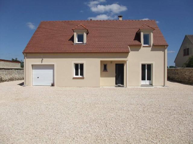 Maison indépendante de 2015 avec grand terrain clos