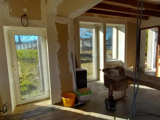Maison indépendante en pierres,146m2 hab 2 grandes chambres