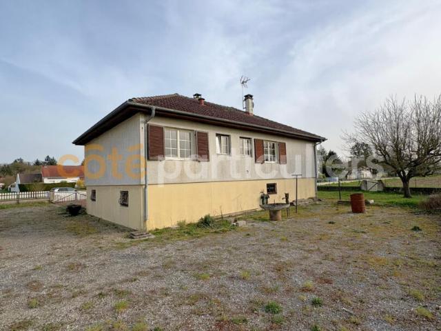Maison indépendante sur sous sol à l'Abergement la Ronce