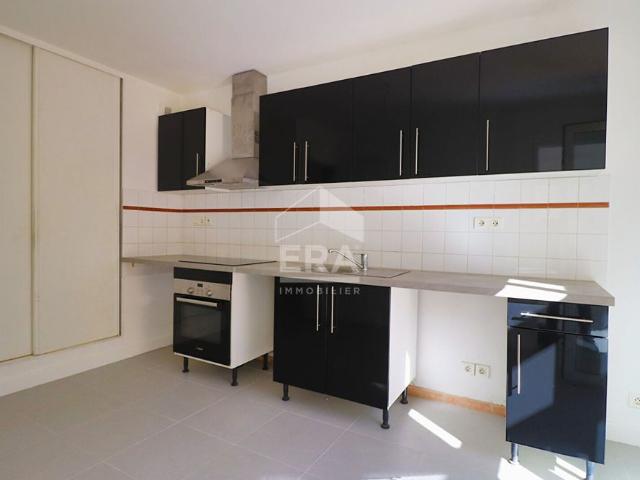 Maison Individuel 4 pièces 92 m² Quartier village Montolivet calme absolu, parking jardin patio