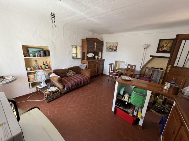 Maison individuelle atypique avec jardin et grandes terrasse