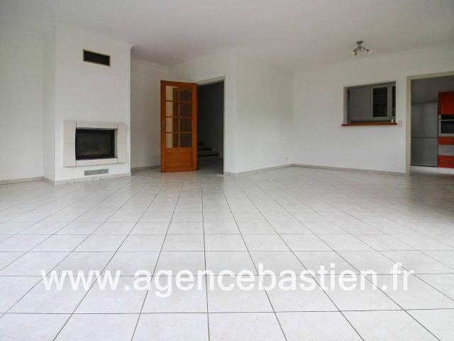 MAISON INDIVIDUELLE AU CALME 4 CHAMBRES 200 M2 AU SOL SAUVERNY