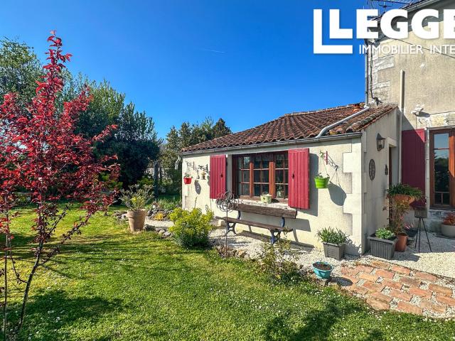 Maison individuelle avec 2 chambres, un studio indépendant, à distance de marche du centre de Cognac