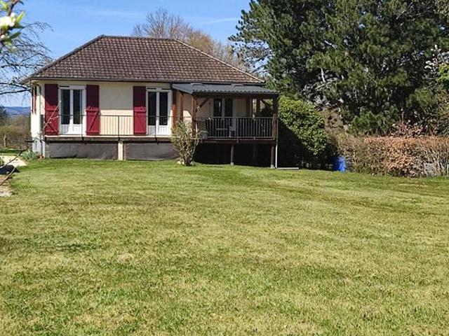 Maison individuelle avec beau terrain plat à Soursac