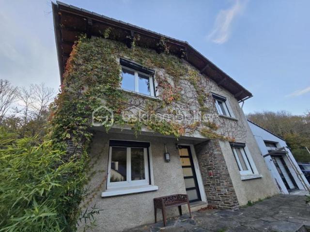 Maison individuelle avec garage et atelier