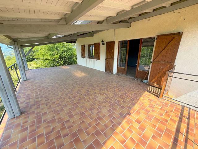 Maison individuelle avec grande terrasse