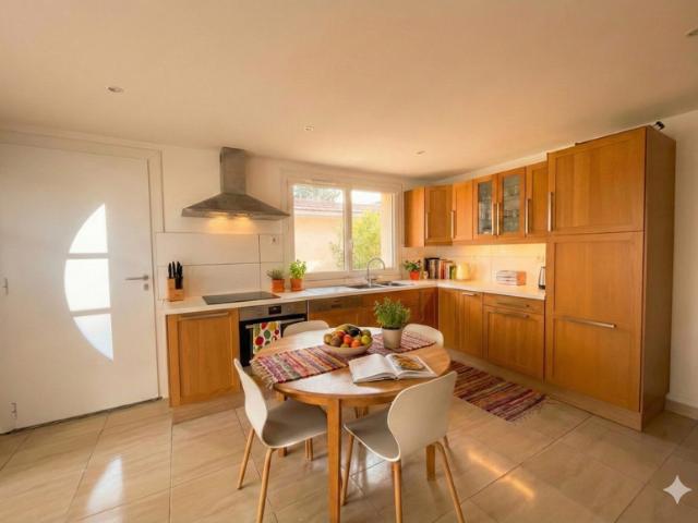 Maison individuelle avec double logement – Terrasses, stationn