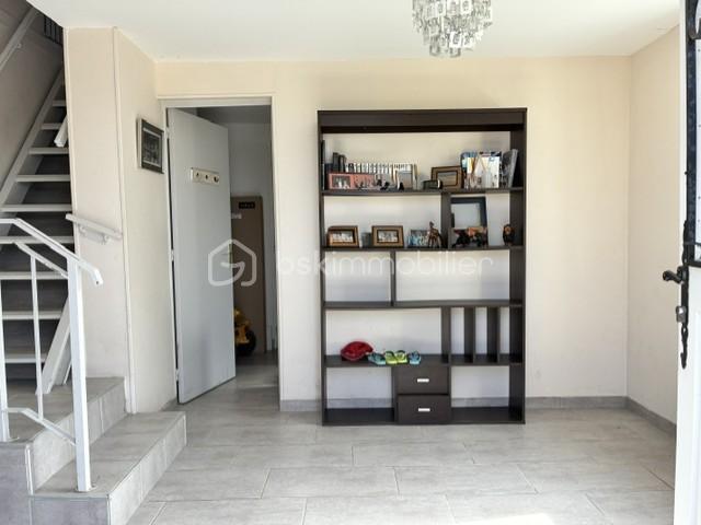 Maison individuelle avec étage,114m2 habitable, 3 chambres, avec piscine, terrain de 935m2
