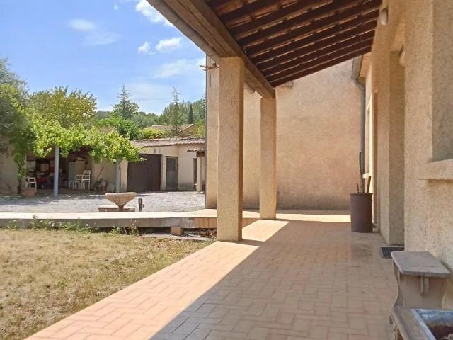 Maison individuelle avec forage et dépendances