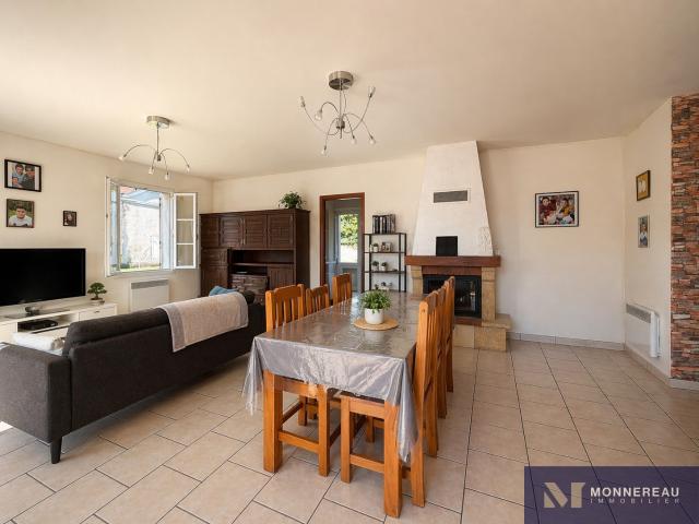 MAISON INDIVIDUELLE AVEC JARDIN ET GARAGE