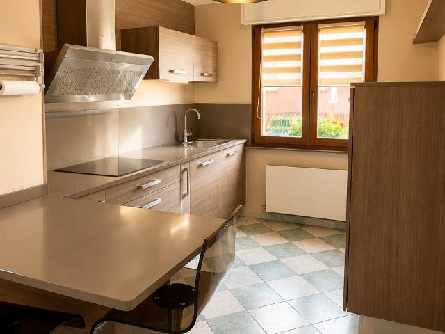 Maison individuelle avec jardin, 2 garages et sous sol aménagé