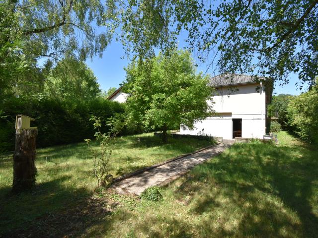 Maison individuelle avec sous sol complet, grand garage et terrain jusqu’à 46 ares