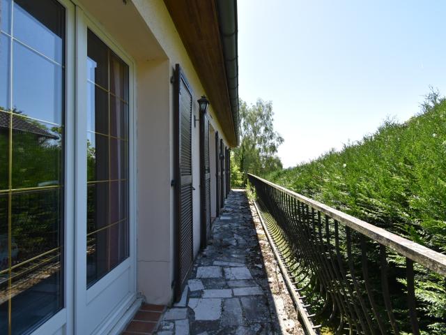 Maison individuelle avec sous sol complet, grand garage et terrain jusqu’à 46 ares