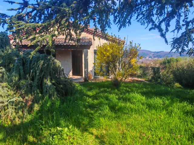 MAISON INDIVIDUELLE AVEC SOUS SOL ET TERRAIN AU CENTRE DE VERNOUX