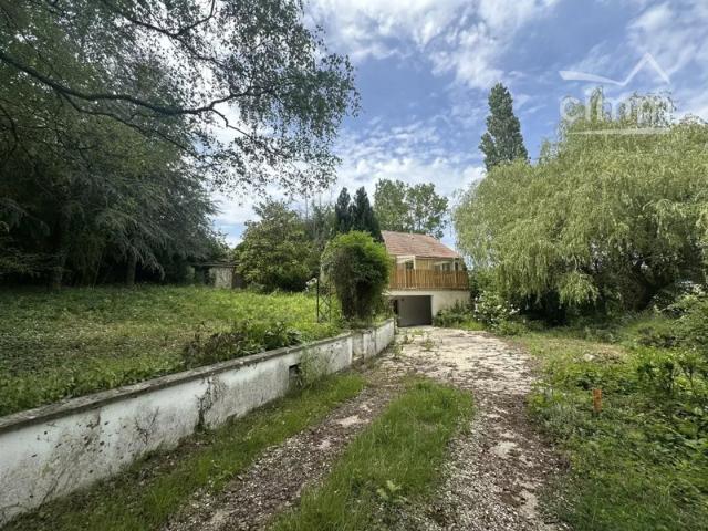 Maison individuelle avec sous sol total, grand terrain et potentiel constructible – Dhuisy