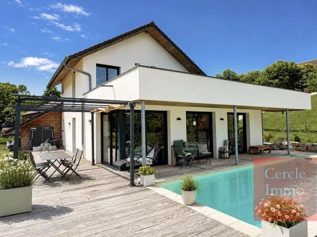 Maison individuelle avec piscine