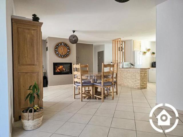 Maison Individuelle avec Piscine et Grand Jardin Plain Pied