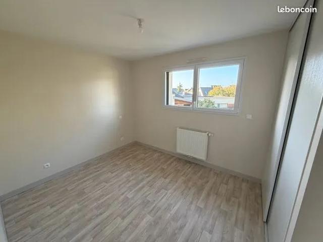 Maison individuelle, à côté du centre dans un environnement arboré et calme, 4 chambres