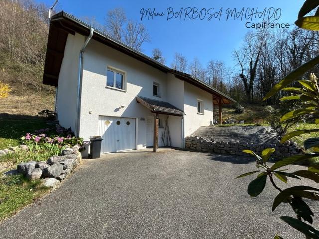 Maison individuelle à vendre 5 pièces à SERRIERES EN CHAUTAGNE 73 d'environ 117 m² à environ 30 minutes d'Aix les Bains et d'environ 50 minutes d'Annecy et de Genève, et d'environ 10 minutes du lac