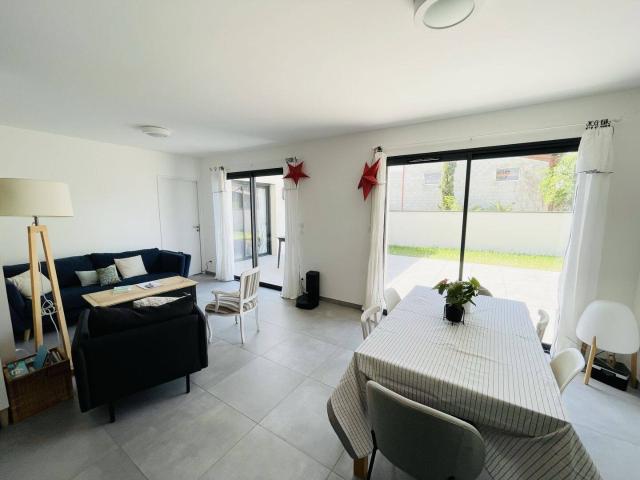Maison individuelle duplex avec jardin garage cuisine équipé