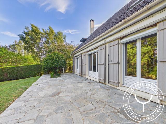 MAISON INDIVIDUELLE DANS PROPRIETE PRIVEE AVEC PISCINE
