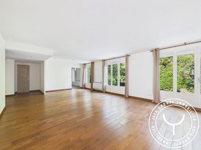 MAISON INDIVIDUELLE DANS PROPRIETE PRIVEE AVEC PISCINE