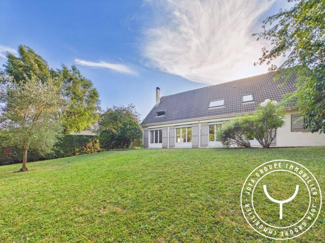 MAISON INDIVIDUELLE DANS PROPRIETE PRIVEE AVEC PISCINE