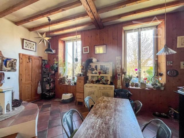 Maison individuelle de caractère 160 m² de 1875 Terrain 756 m² 3 chambres Stationnement